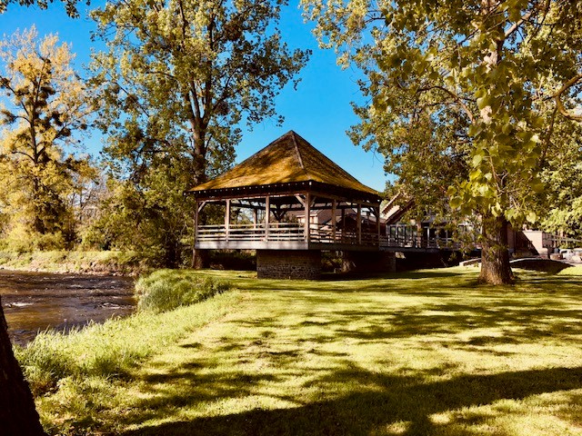 Domaine de Lomme Overdekte hut aan water Domaine de Lomme Overdekte hut aan water